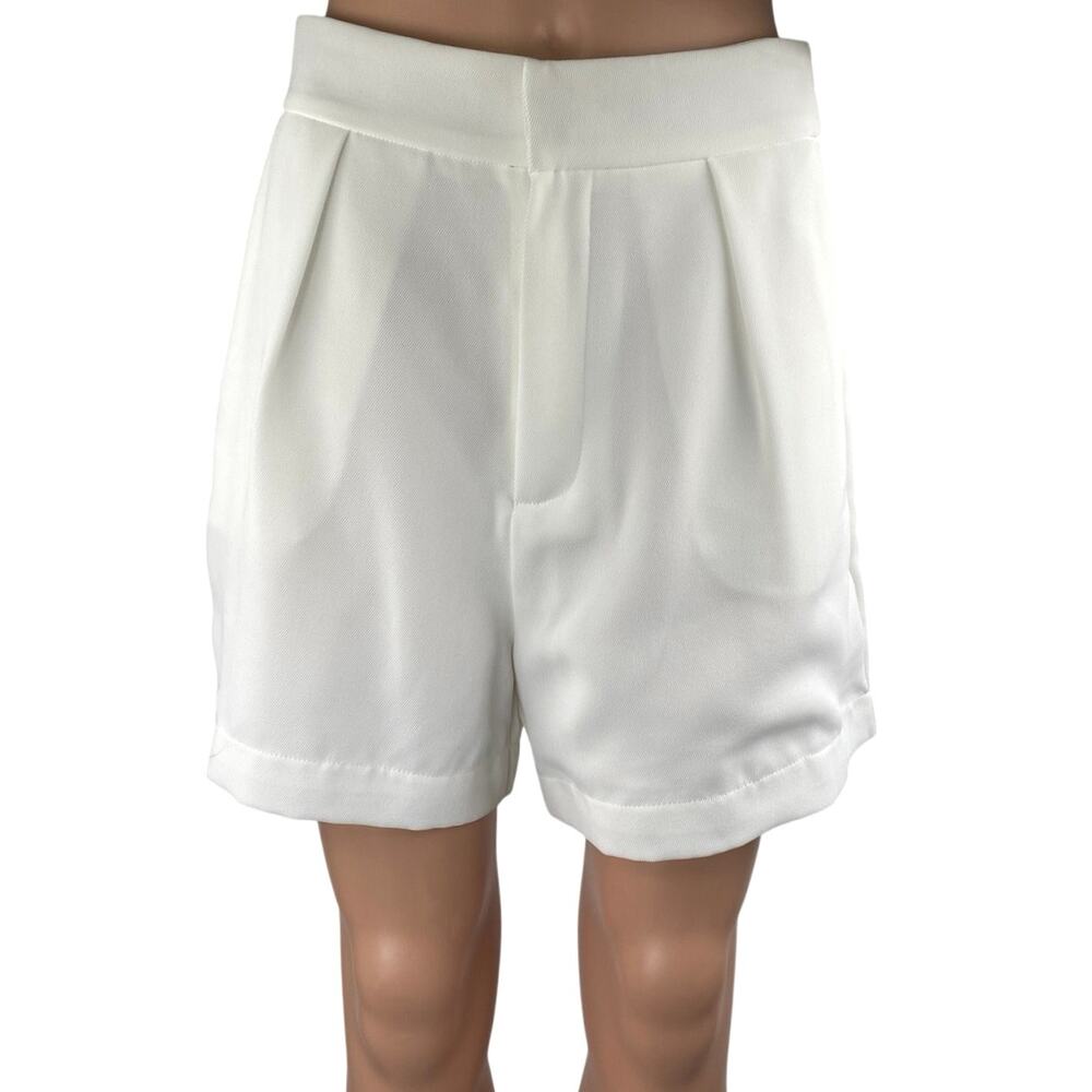 Bishop + Young Women's White High Waisted Pleated Wide Leg Casual Shorts Size M